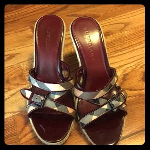 Burberry espadrilles w red patent leather